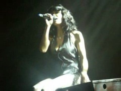 Jenifer à Marseille - Portrait d'une femme heureuse.