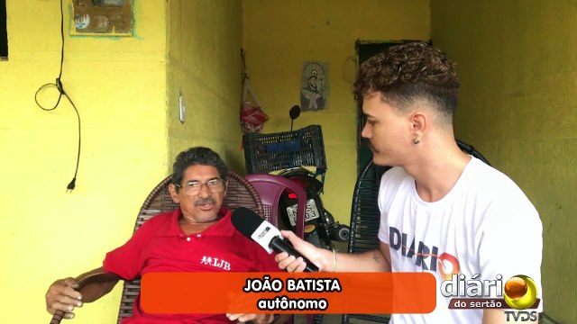 Cansados de esperar pela Prefeitura de Sousa, moradores compram piçarra para comunidade rural