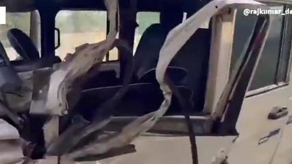 दर्दनाक हादसा: ट्रक की चपेट आने से कार सवार 4 की मौत 6 घायल