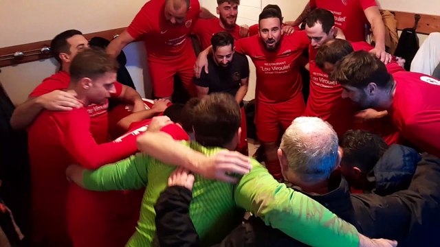 LE VESTIAIRE DE L'AS DU PIC APRÈS SA VICTOIRE 4 À 0 À SAINT BARTHÉLÉMY DE VALS