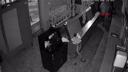 ADIYAMAN'DA, 3 İŞ YERİNDEN HIRSIZLIKLAR GÜVENLİK KAMERALARINA YANSIDI