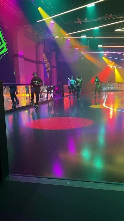 Roller Skater Pulls Off Epic Trick