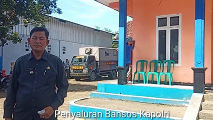 Kapolres Garut didampingi Forkopimcam Caringin Salurkan Bansos Dari Kapolri kepada 500 KPM
