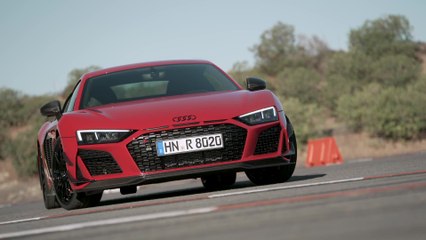 Audi R8 Coupé V10 GT RWD Design in Tango Red