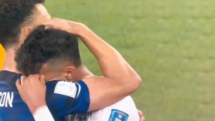 Dünya Kupası'nda tarihi kare! İran'ın yıldızı, ABD'li futbolcunun omuzunda hüngür hüngür ağladı