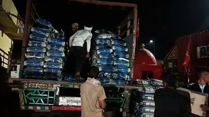 देखिए वीडियो : गुजरात जाते ट्रक में चावल के कट्टों के नीचे मिली शराब