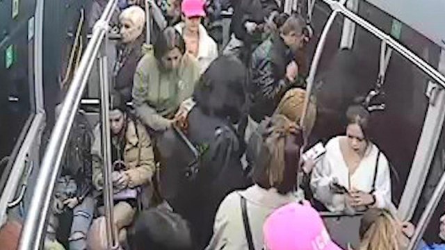 Otobüste bayılan yolcuyu şoför hastaneye yetiştirdi