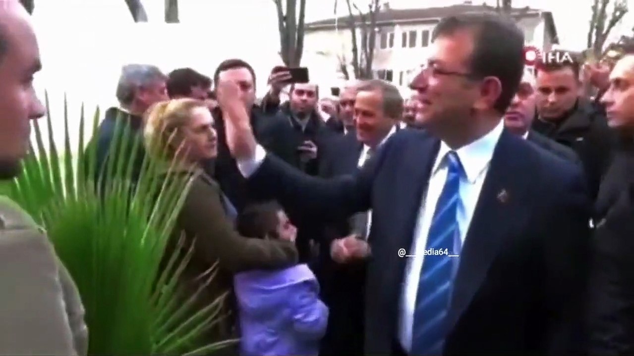 Depremzede kadın, yüzüne dokunmak isteyen İmamoğlu’na sert cevap verdi