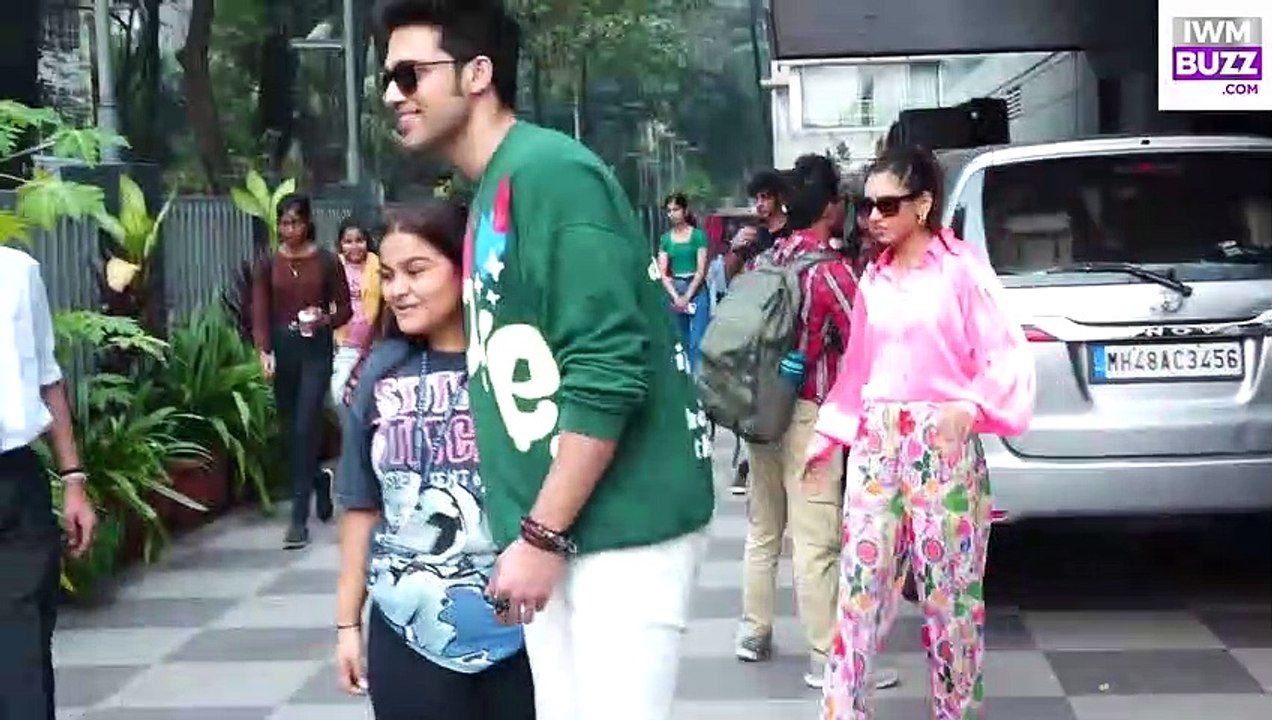 Parth Samthaan & Niti Taylor Promote Kaisi Yeh Yaariaan S4 At Mithibai College