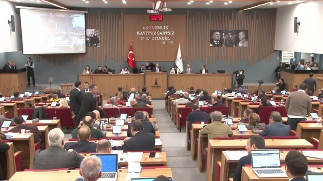 İzmir Büyükşehir Belediyesi'nin 2023 Yılı Bütçesi 25 Milyar 900 Milyon TL Olarak Kabul Edildi... Tunç Soyer: "İzmir, Düşman Toprağı Değil"