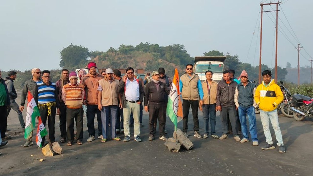 ছাঁটাই করা হচ্ছে ইসিএলের নিরাপত্তা কর্মীদের, পুনর্বহালের দাবিতে বিক্ষোভ |OneIndia bengali