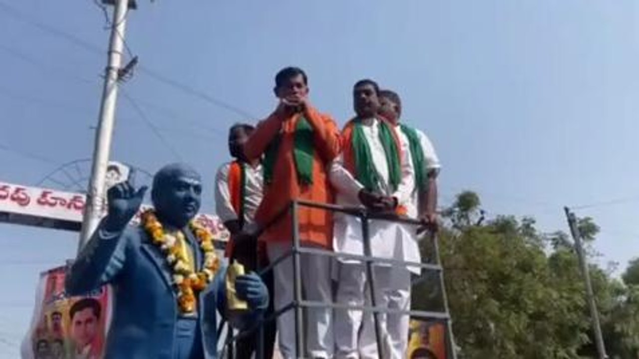 హాజీపూర్: వారిద్దరూ ఒక్కటే.. రోజు రాత్రి కలుస్తరు