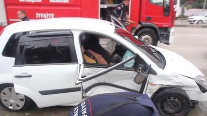 İki otomobilin karıştığı kazada 5 kişi yaralandı