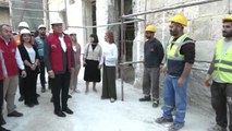Vahap Seçer, 'Karamancılar Konağı' ile 'Tarihi Gülnar Oteli'nde Devam Eden Çalışmaları İnceledi