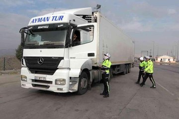43 ilin geçiş güzergahında 'kış lastiği' denetimi: Uymayanlara bin 152 lira ceza