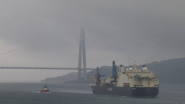 İstanbul Boğazı kapatıldı: Dev gemi geçiyor