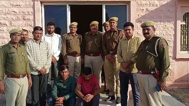 पुलिस पर एसयूवी चढ़ाने का प्रयास, कमाण्डो ने गोली से टायर फोड़ पकड़ा