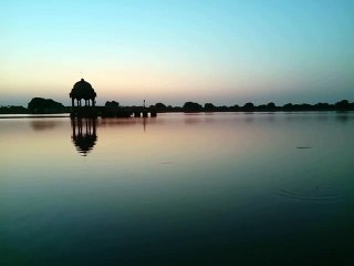 Watch Video: कलात्मक सुंदरता व प्राकृतिक माहौल के लिए विश्व ख्याति तालाब