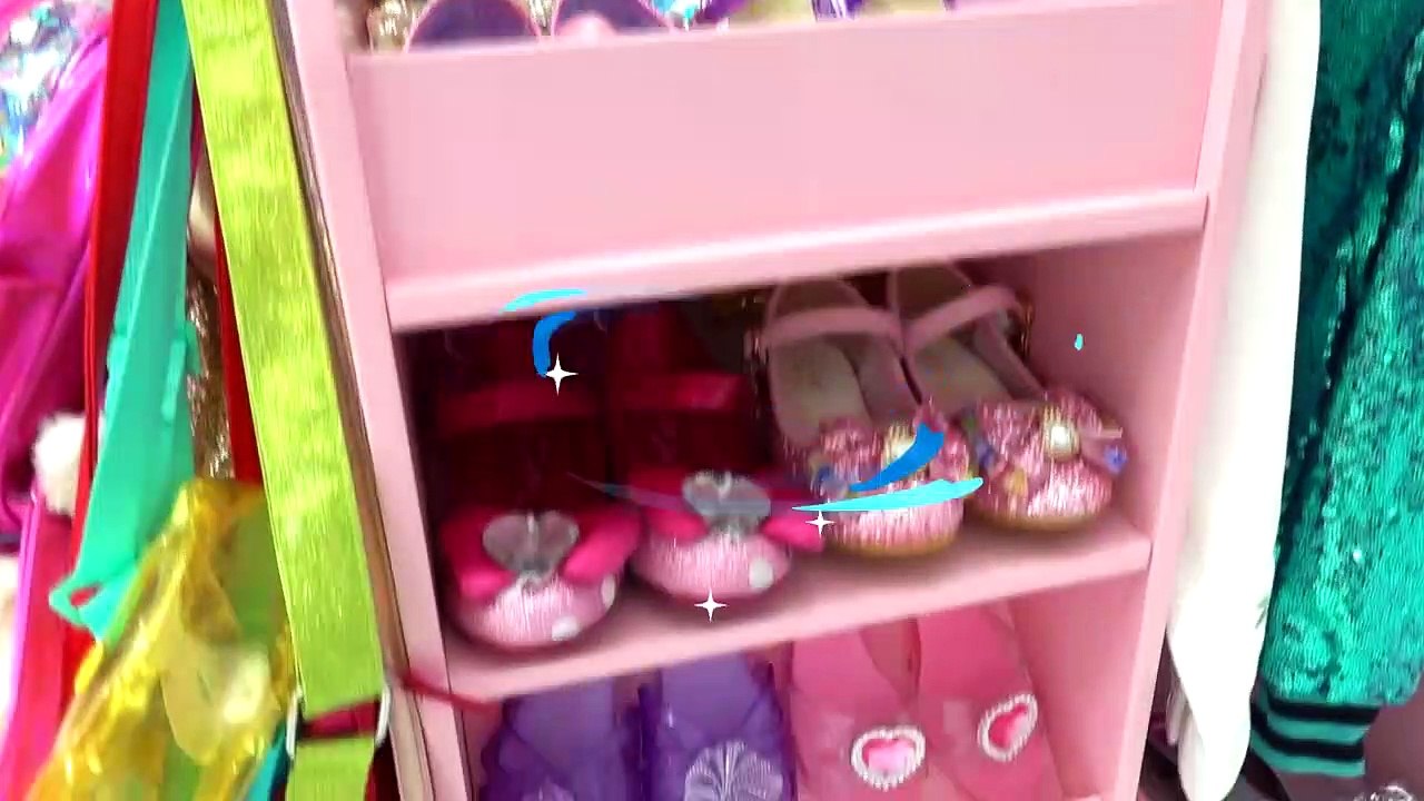 Roma and Diana Pretend to Play Dress Up