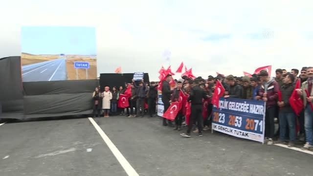 Karaismailoğlu: 29 bin kilometreye yaklaşan bölünmüş yol ağımızın yanında 3 bin 665 kilometre bölünmüş yol inşaatlarımız devam ediyor