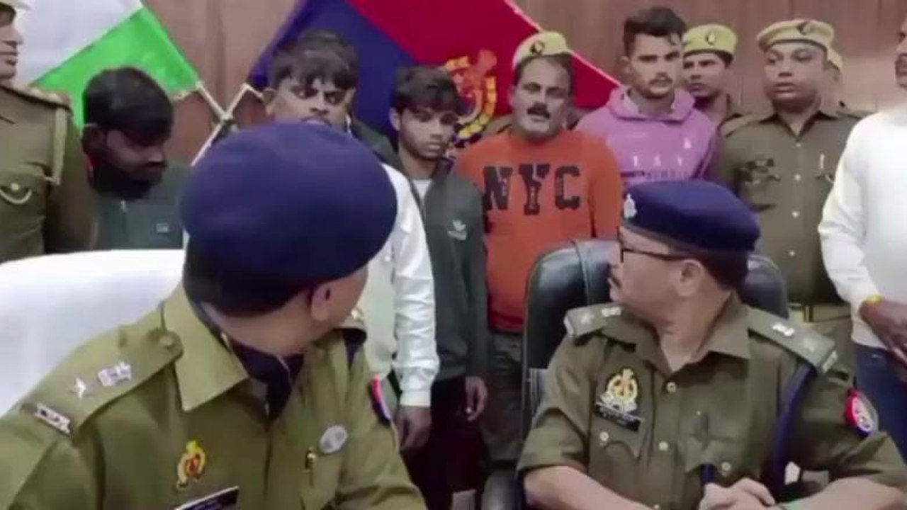 आईटी प्रोफेशनल से चोरी किए गए एक करोड़ 12 लाख क...