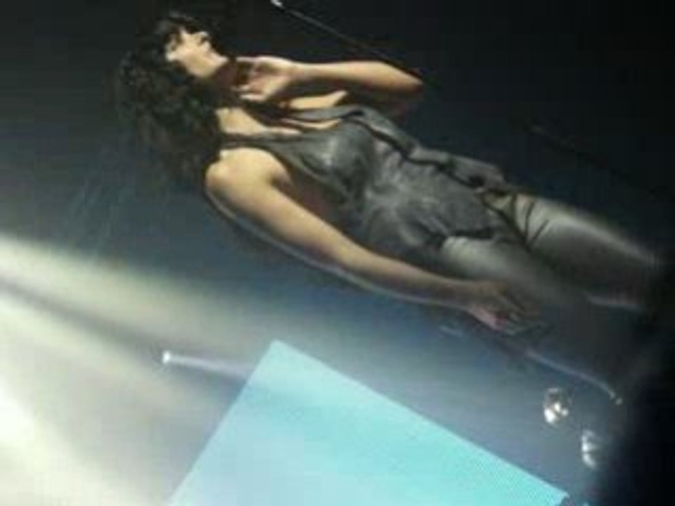 Jenifer à Marseille - Attention douleur fraîche.