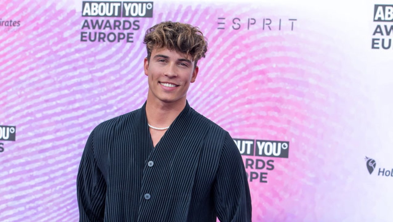 Süßes Video: Elevator Boy Tim und seine Claudia total verliebt