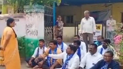 మహబూబాబాద్: అలాంటి అధికారిపై దేశద్రోహం కేసు నమోదు చేయాలి..!