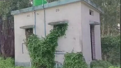 পশ্চিম মেদিনীপুর: স্বাস্থকেন্দ্রে শৌচালয়ের হাল দেখলে শরীর খারাপ করতে পারে!