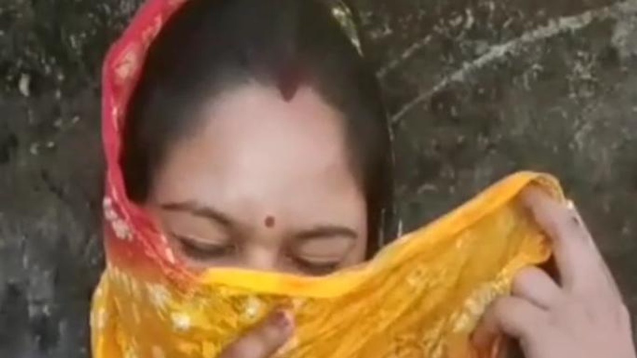 Shirin mushuklar bilan keng dumbali ayollarning porno fotosuratlari