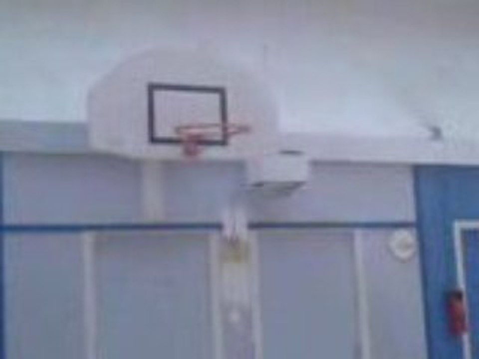 clement avec 1 dunk surpuissan