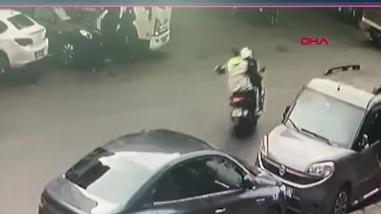 Şişli'de motosikletteki iki kişiye silahlı saldırı kamerada