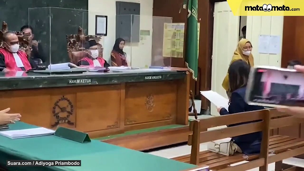 Ayu Thalia Memohon dan Menangis di Depan Hakim Agar Tidak Dipenjara, Ayu Thalia Mama Saya Sakit
