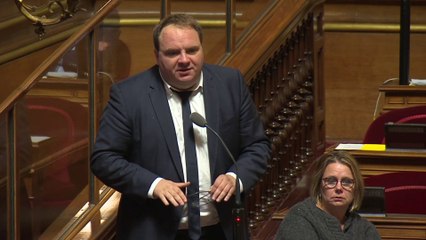 "Si les Français nous regardent, ils sont outrés, c'est une urgence démocratique"