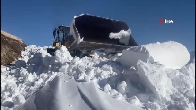 Şırnak'ta kar kalınlığı yer yer 2 metreyi geçti