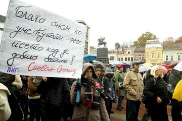Sırbistan'da eğitimciler, okullarda şiddete son verilmesi için gösteri düzenledi