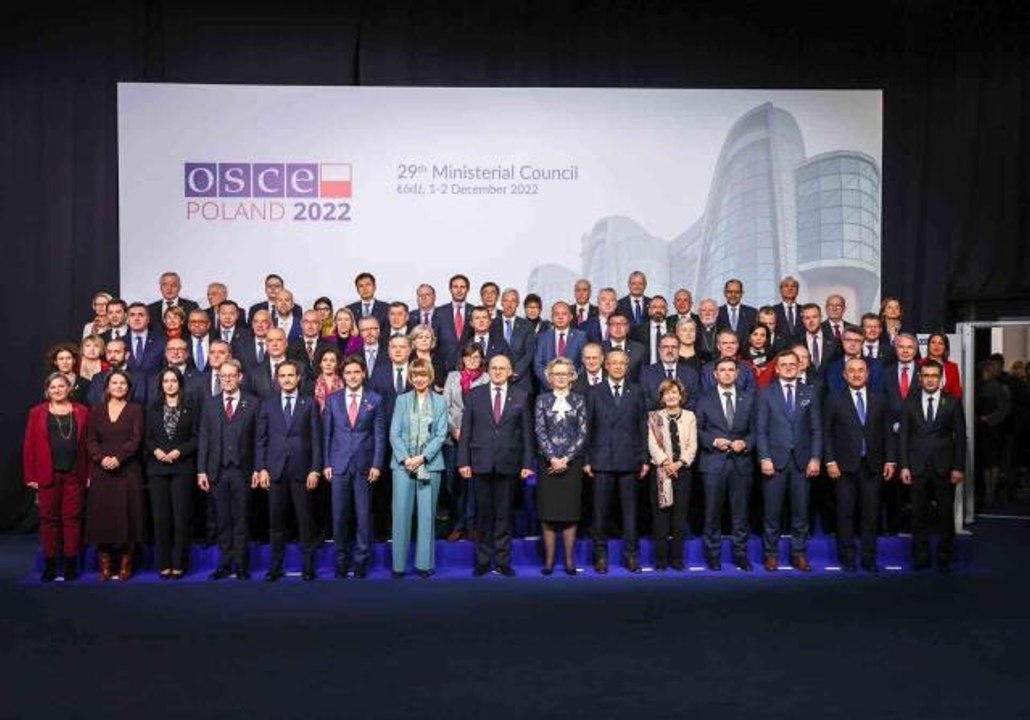 Bakan Çavuşoğlu: "Diplomasiye bir şans verildiğinde müzakere yoluyla çözüm mümkün"