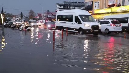 Bodrum'da etkili olan sağanak hayatı olumsuz etkiledi