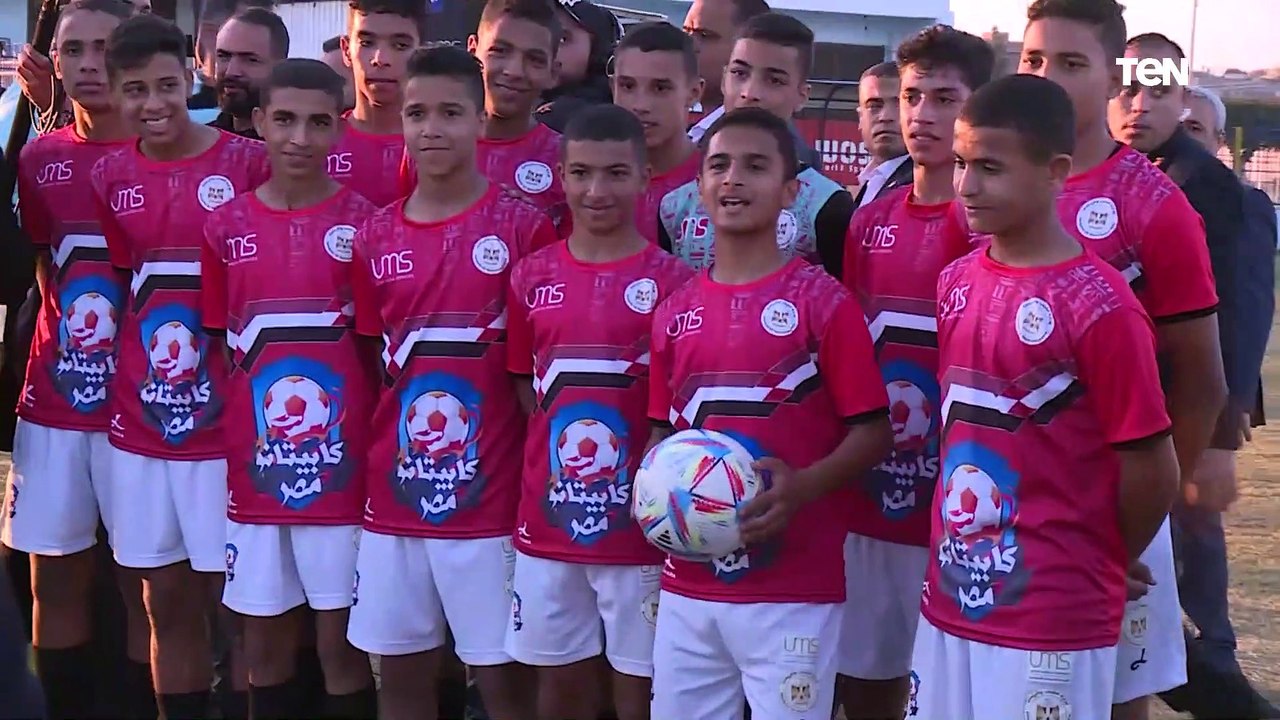 طفل لـ السيسي": أنا عيد ميلادي النهاردة ممكن تمضي لي عالكورة.. والرئيس بلبي رغبته