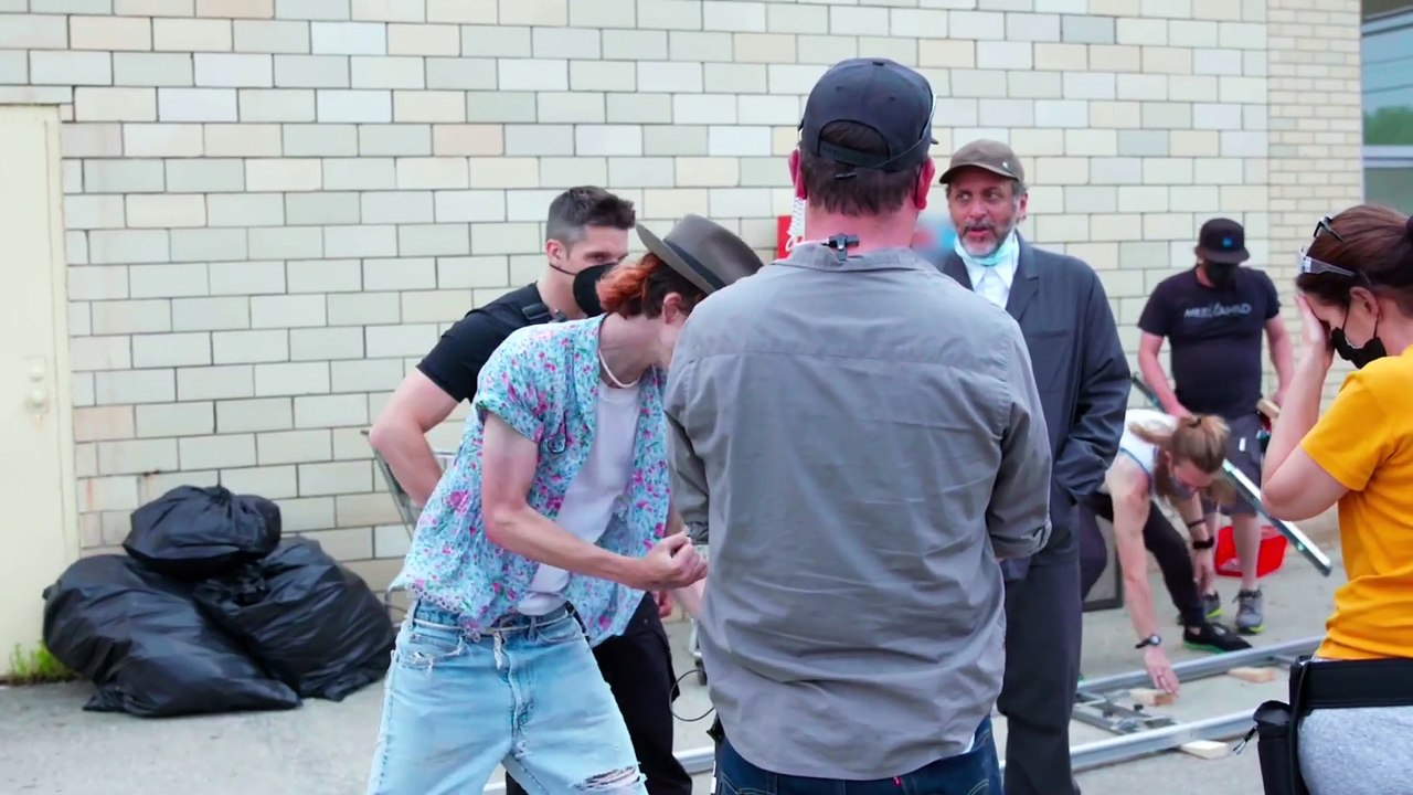 BONES AND ALL Featurette Meet Lee (2022) Timothée Chalamet