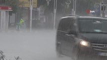 Antalya'da sağanak yağış etkili oldu: Çilek seraları sular altında kaldı
