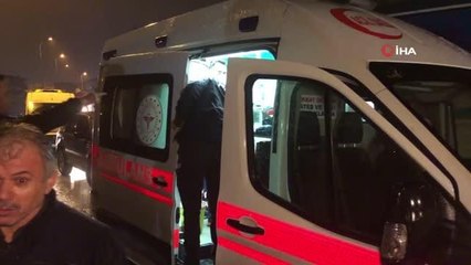 Ataşehir'de 3 aracın karıştığı kazada anne ile kızı yaralandı