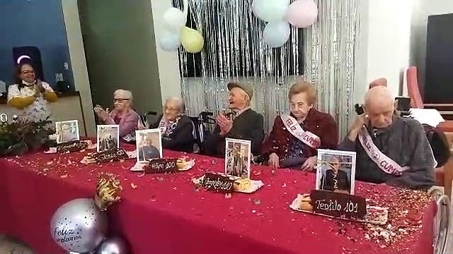 Centenarios al ritmo de 'El Porompompero'