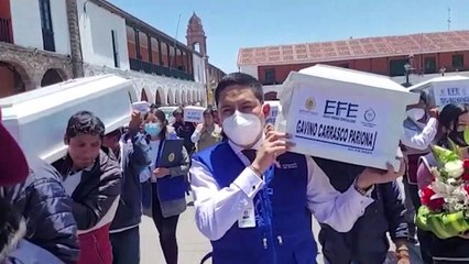 Entregan restos de 34 víctimas de guerra interna en Perú