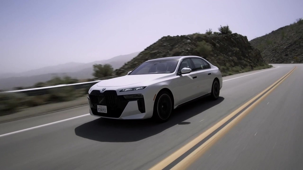 Der neue BMW X7 - Adaptives Fahrwerk und adaptive Zweiachs-Luftfederung serienmäßig