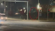 Elazığ'da emniyet binasına girmeye çalışan alkollü şahıs havaya ateş açılarak durduruldu