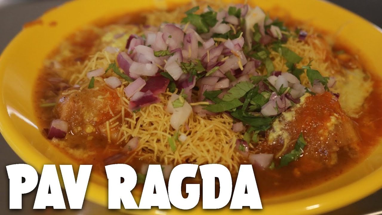 Gujarat Famous Street Food Pav Ragda Recipe - Make crispy And Tasty Pav ...
