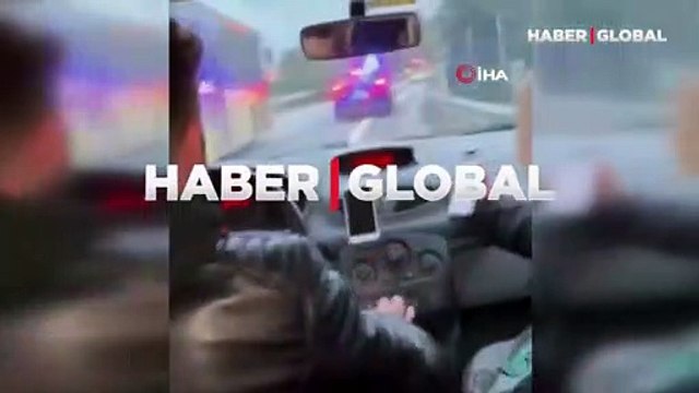 Polis doğum yapan köpeği veterinere yetiştirdi, o anlar yürekleri ısıttı