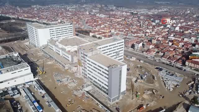 Kütahya Şehir Hastanesi inşaatında çalışan işçi sayısı bin 800'e çıkartıldı