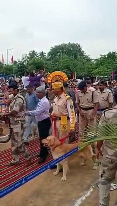 Bomb sniffing Doggo gets a honorable retirement in India - Subscribe&Share 4 ur Love